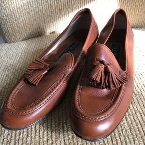 Cole Haan shoes, 7N, AAAA, souls show light wear. Uppers in new condition